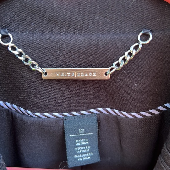 Beautiful WHBM blazer size 12.  Worn a few times only excellent condition - Picture 5 of 5